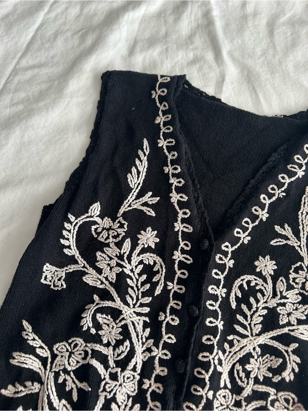Vintage Black Embroidered Floral Button-Front Vest - Picture 4 of 10